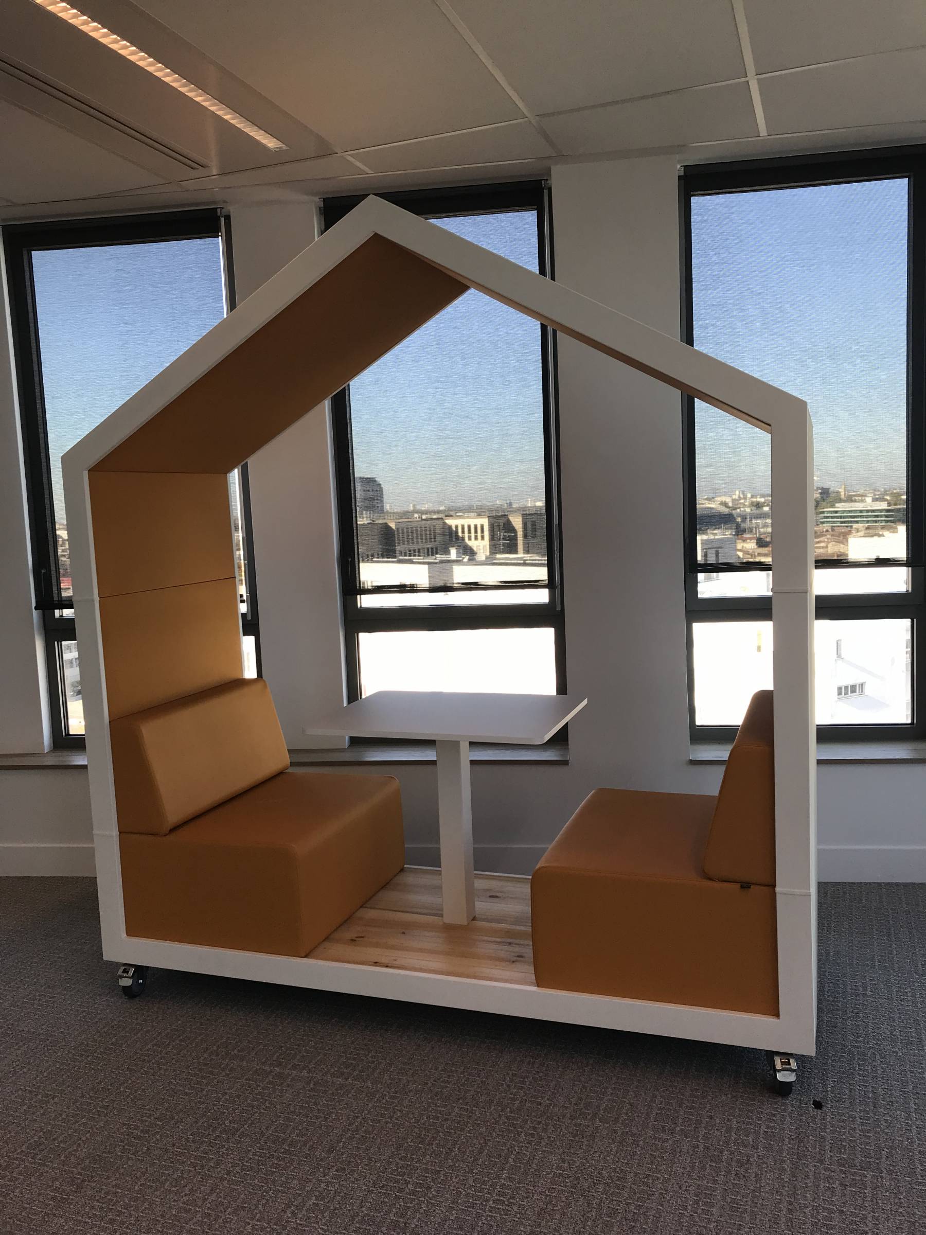 Où trouver un vendeur de mobilier de bureau novateur et ludique à Bordeaux