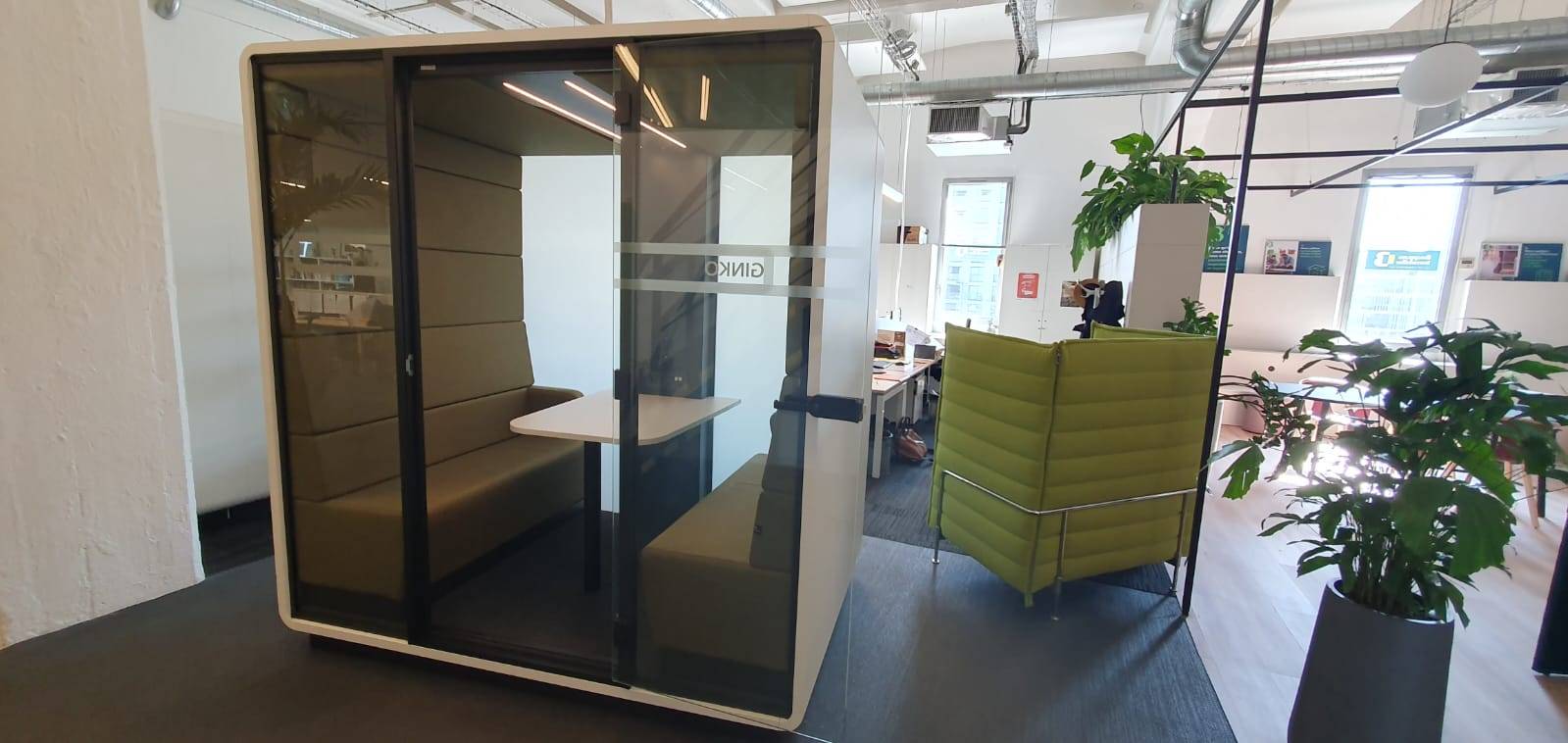 Aménageur de bureaux cabines acoustiques espace de travail informel à Bordeaux en Gironde