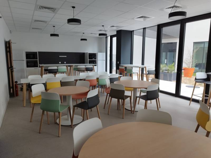 cherche fournisseur et installateur monteur de mobilier de bureau au Grand Périgueux