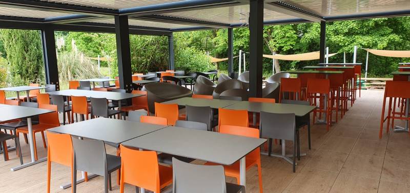 Fourniture de mobilier pour terrasse et cafétéria robuste et design en polypropylène en Nouvelle Aquitaine